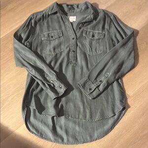 American Eagle Green Button-Up Shirt